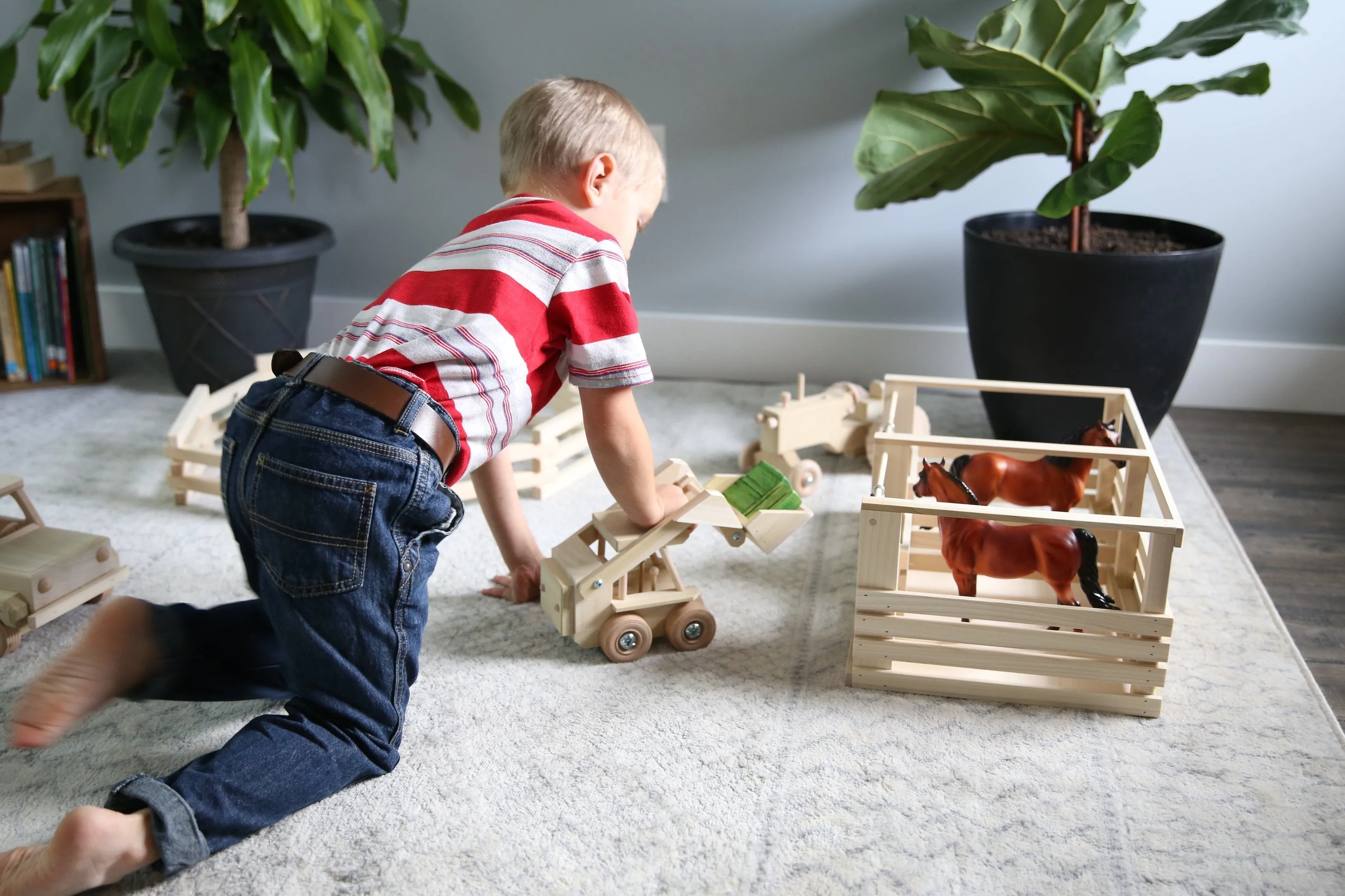 Amish-Made Wooden Toy 2 Stall Horse Stable with Sliding Stall Doors